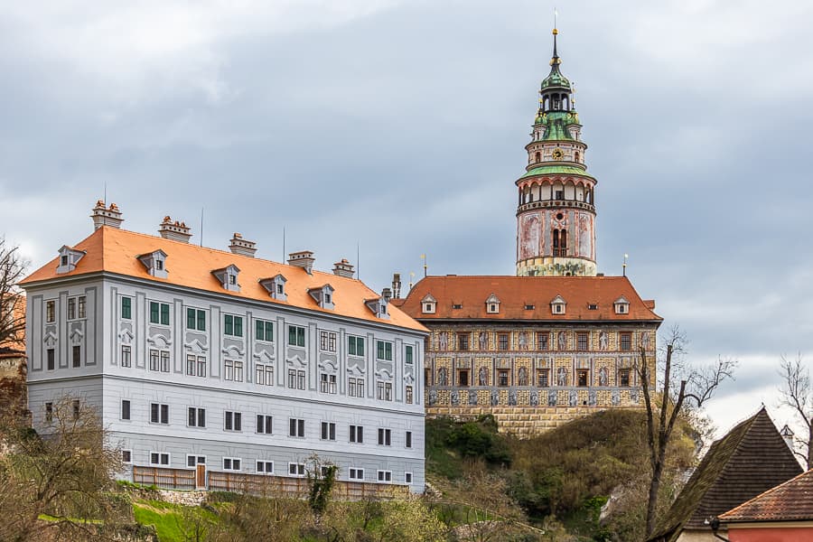 CK小鎮-庫倫洛夫Český Krumlov彩繪塔是最高的地標，善用文藝復興時期發展出的透視技法彩繪外牆，產生立體的視覺效果