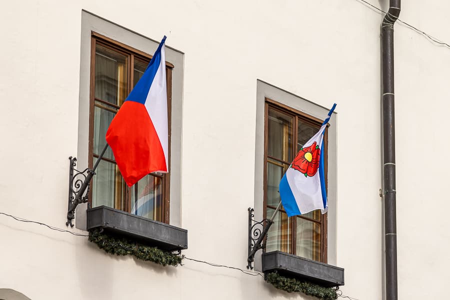 CK小鎮-庫倫洛夫Český Krumlov中羅森柏格家族的五瓣玫瑰家徽旗