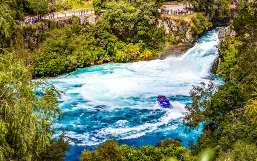 胡卡瀑布搭乘噴射快艇