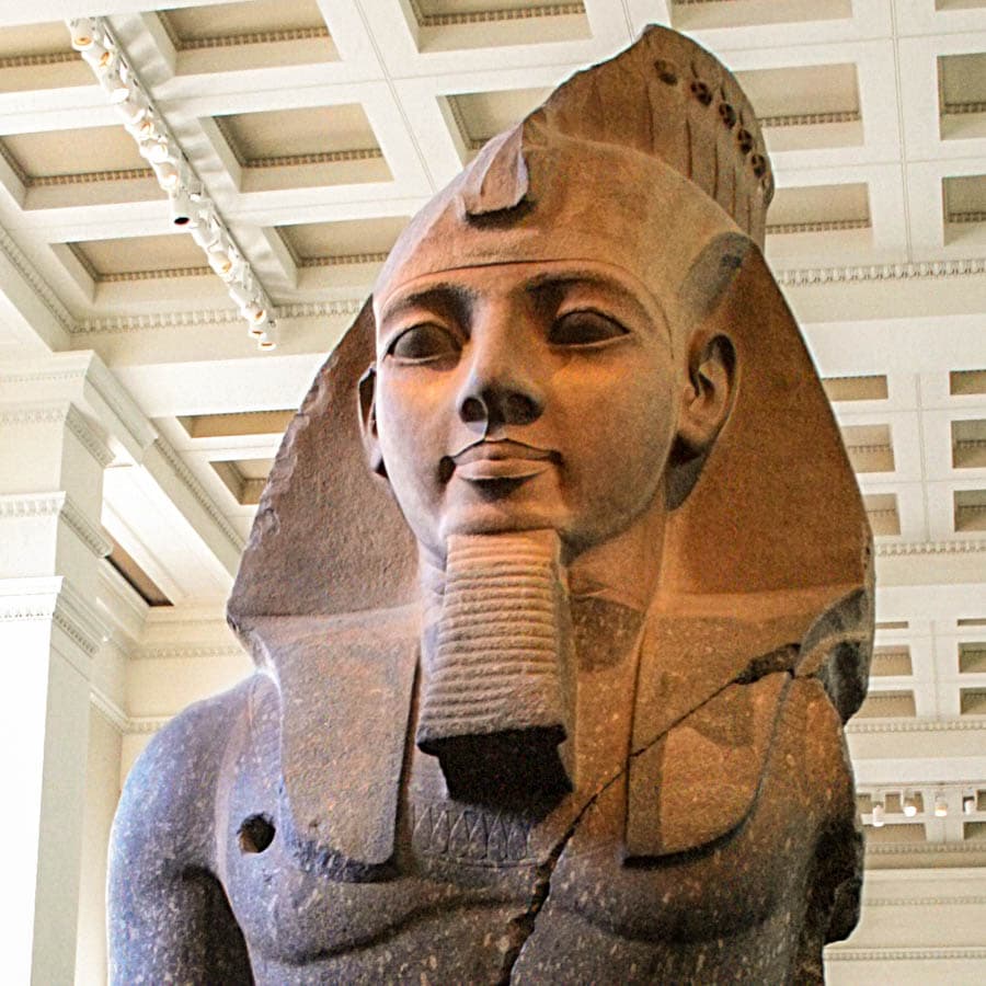 埃及法老-拉美西斯二世雕像