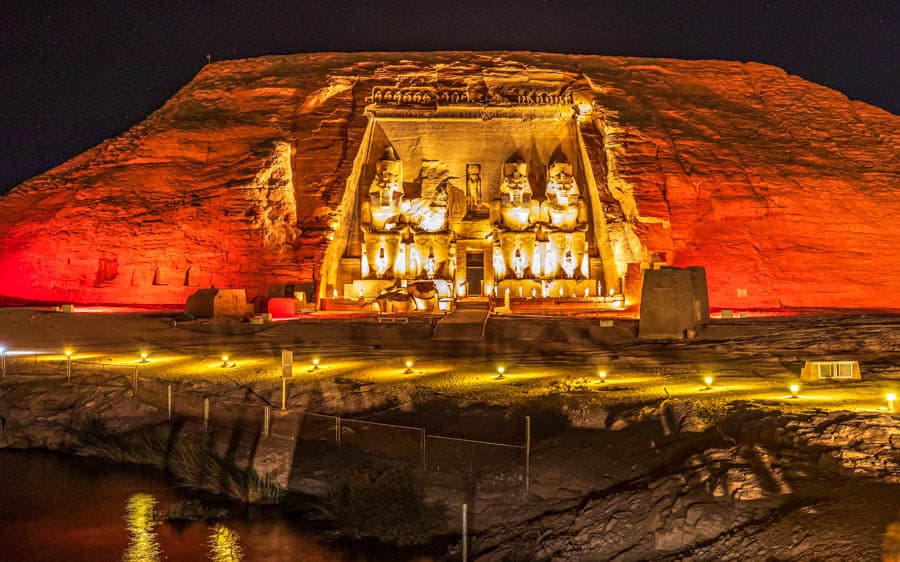 埃及阿布辛貝神殿夜景