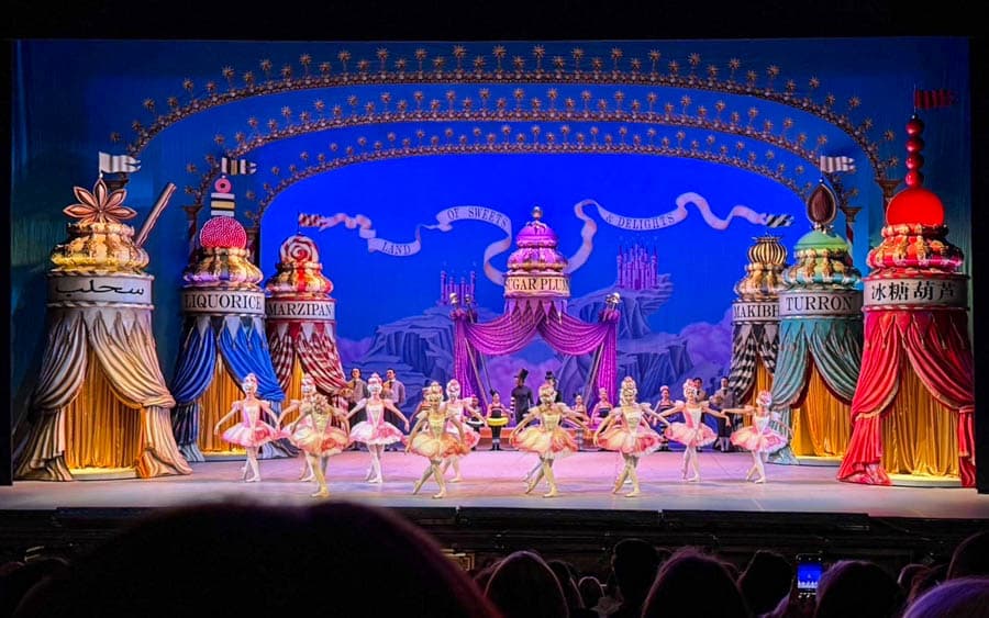 在倫敦科利瑟姆劇院(London Coliseum)演出的芭蕾舞《胡桃鉗》