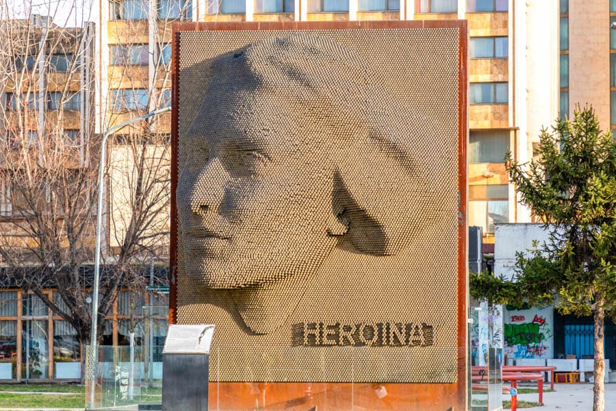 女英雄紀念碑(Heroinat Memorial)