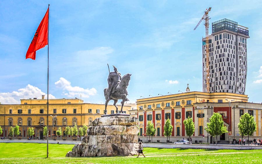 地拉那斯坎德培廣場(Skanderbeg Square)