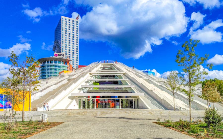 地拉那金字塔(Pyramid of Tirana)