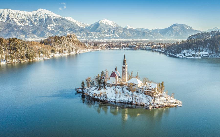 冬季的布雷德湖像冰雪奇緣