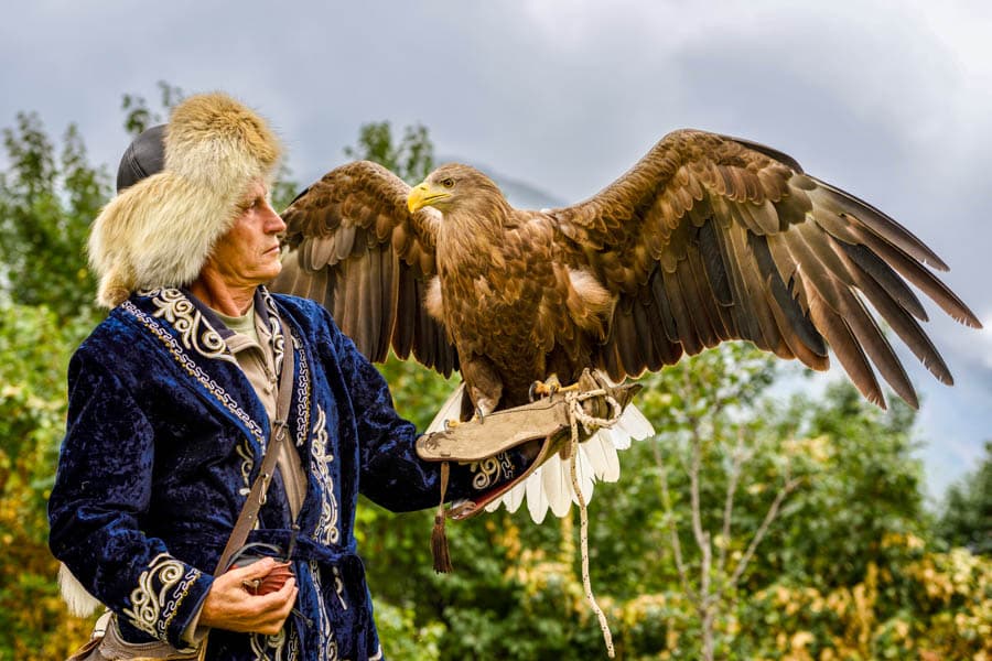 中亞五國:哈薩克與鷹共舞