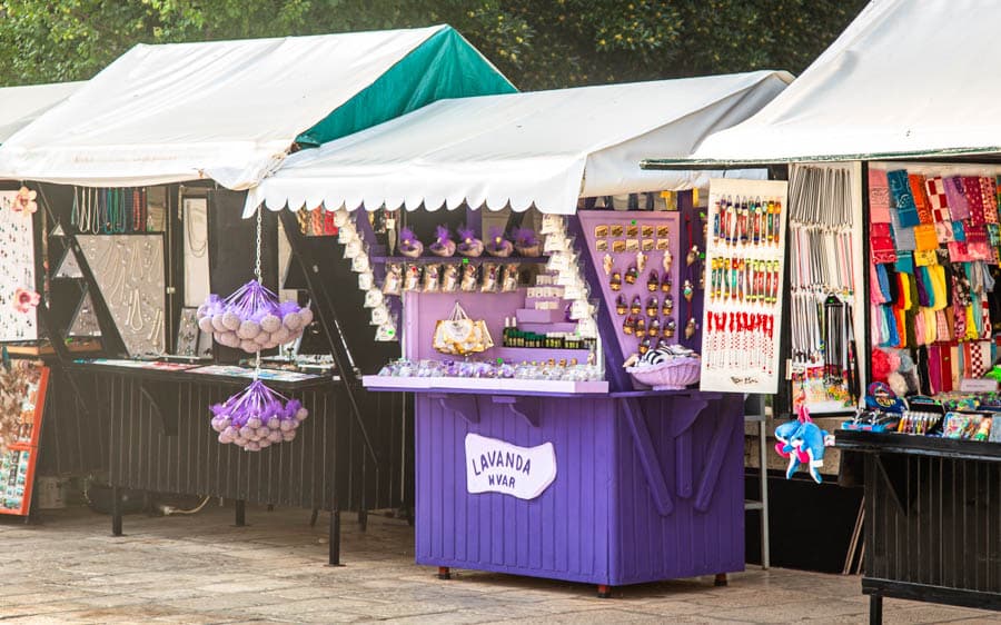 Fabrika海濱長廊有眾多薰衣草小商攤