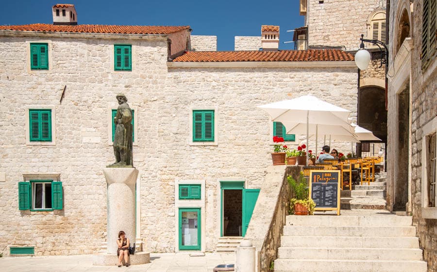 旭本尼克聖雅各伯大教堂旁廣場