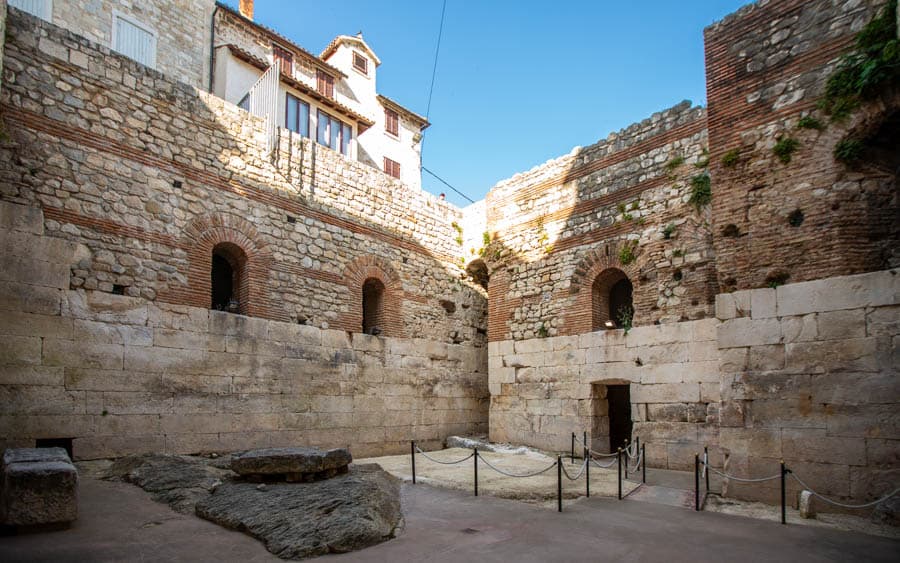 史普利特戴克里先宮地下室遺址