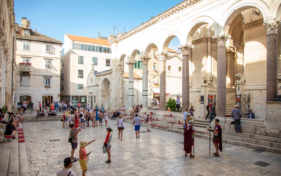 宮殿中心地帶-列柱廊中庭