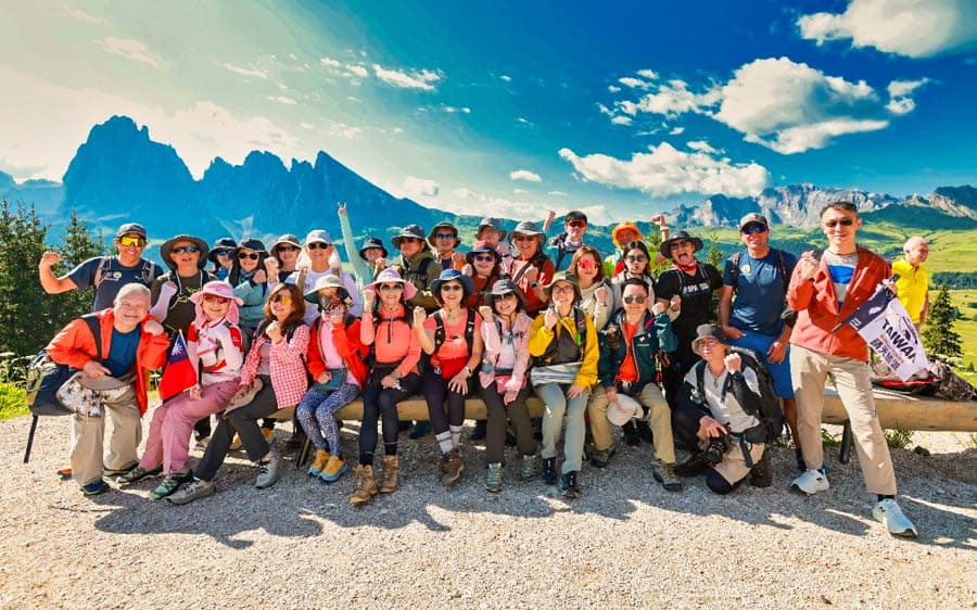 多洛米蒂最強遠征軍:晴天旅遊雙領隊(Eric+小谷),27團員(13男+14女) + 當地雙嚮導