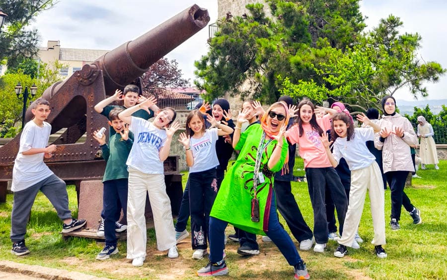 聖索菲亞大教堂-熱情學生合照