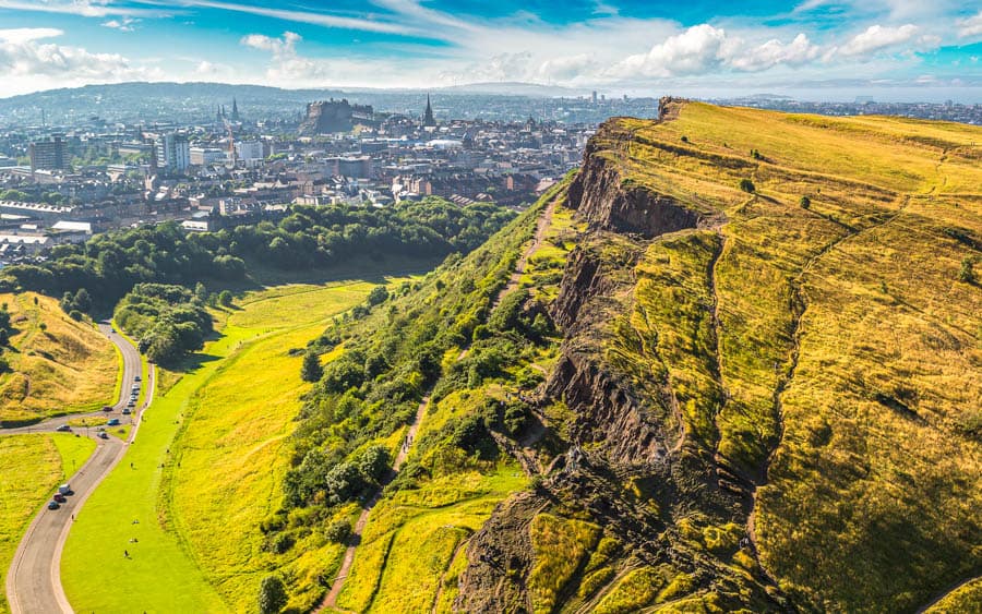 從亞瑟王座俯瞰愛丁堡城市