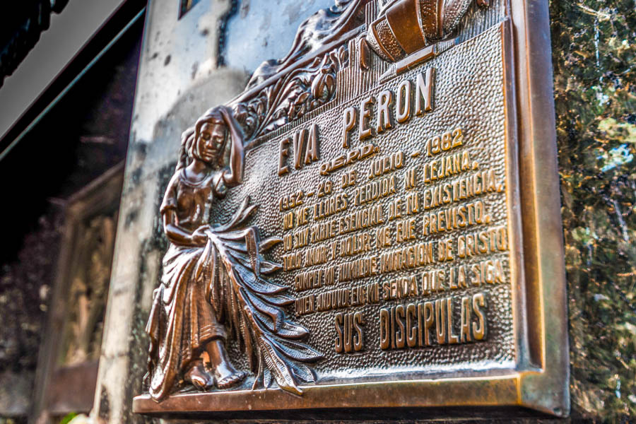 伊娃裴隆的家族墓地