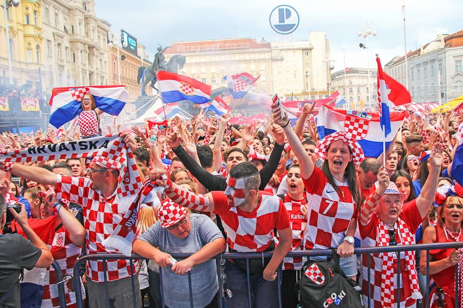 克羅埃西亞隊踢入世界盃決賽，耶拉齊洽廣場 (Ban Jelačić Square)湧入50萬人潮