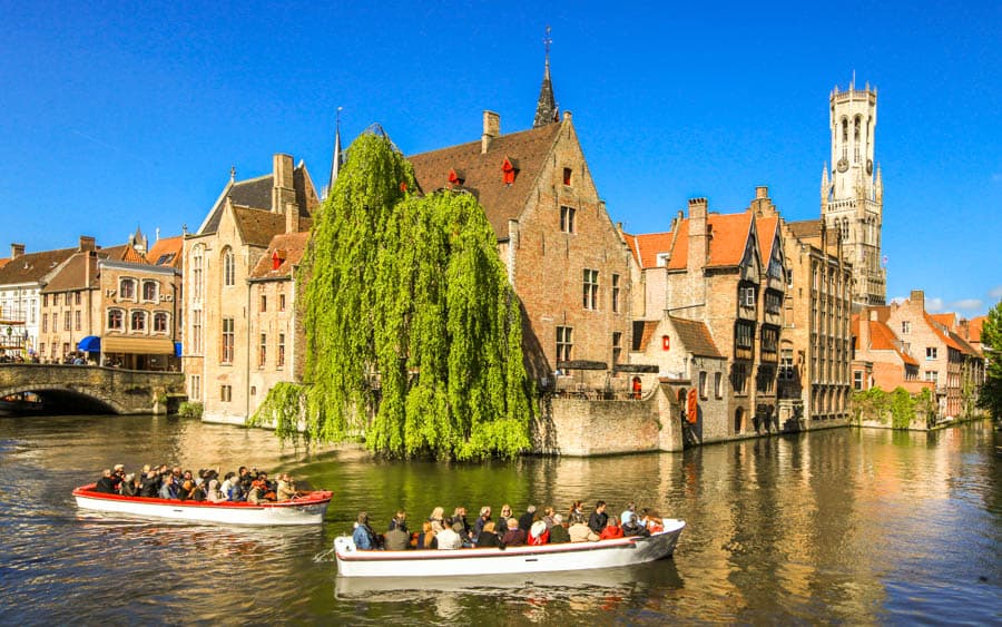 瑪格麗特人生一開始,就像這座古城的水道一樣,被安排往既定方向流去。她不是被問要不要出發,而是很早就被整個家族決定了去向。