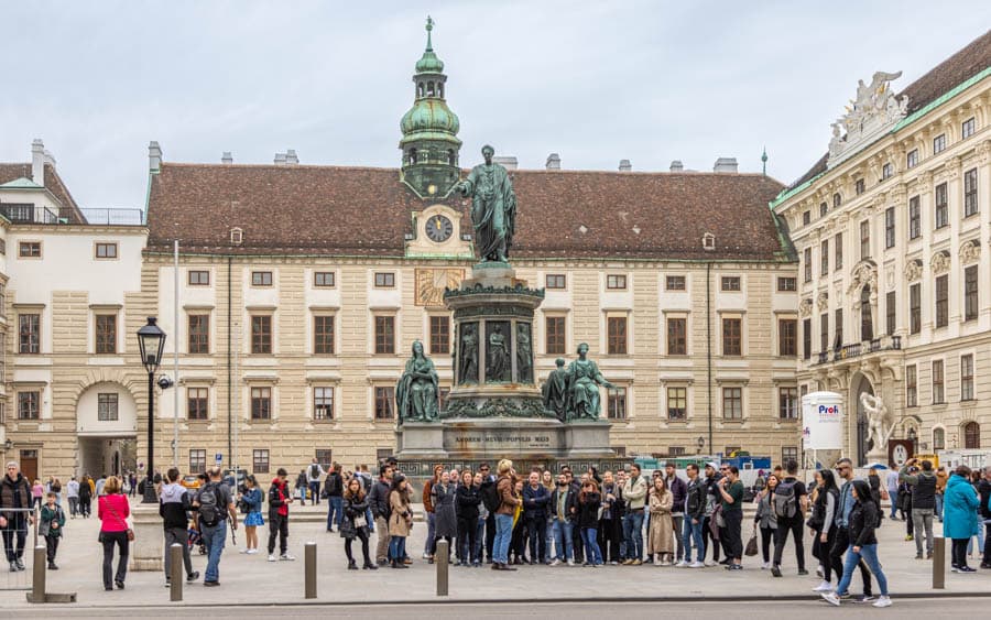 霍夫堡宮法蘭茲約瑟夫一是皇帝雕像