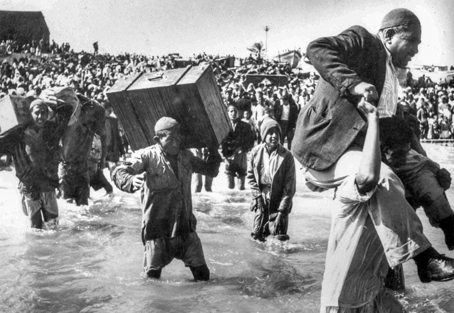 1948年第一次中東戰爭期間，巴勒斯坦難民涉水撤離