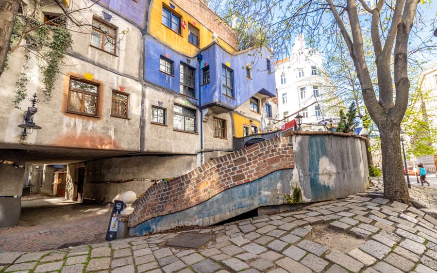 維也納百水公寓不平整的地面