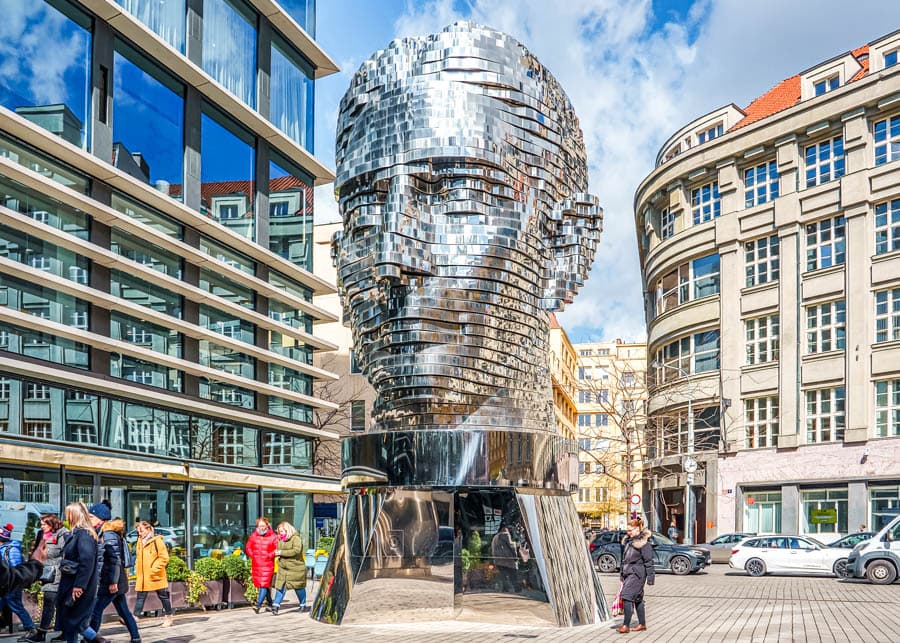 卡夫卡金屬旋轉雕塑