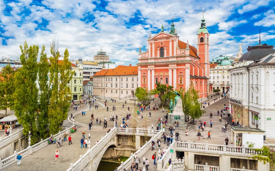 晴天的盧比安納普雷舍倫廣場