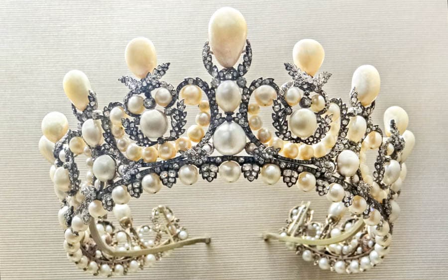 羅浮宮竊案:遭竊的歐仁妮皇后珍珠鑽石冕冠(Pearl Diadem)