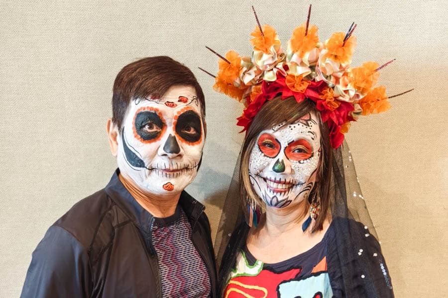 亡靈節臉部彩繪完成的台版卡翠娜與卡特林