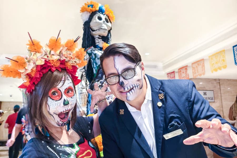 結合傳統、時尚與個人職業的亡靈節臉部彩繪