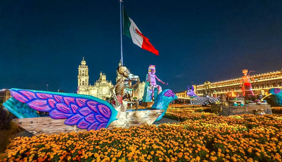 聽橘色巨岩脈動：比奇諾噴水洞壯麗的瞬間