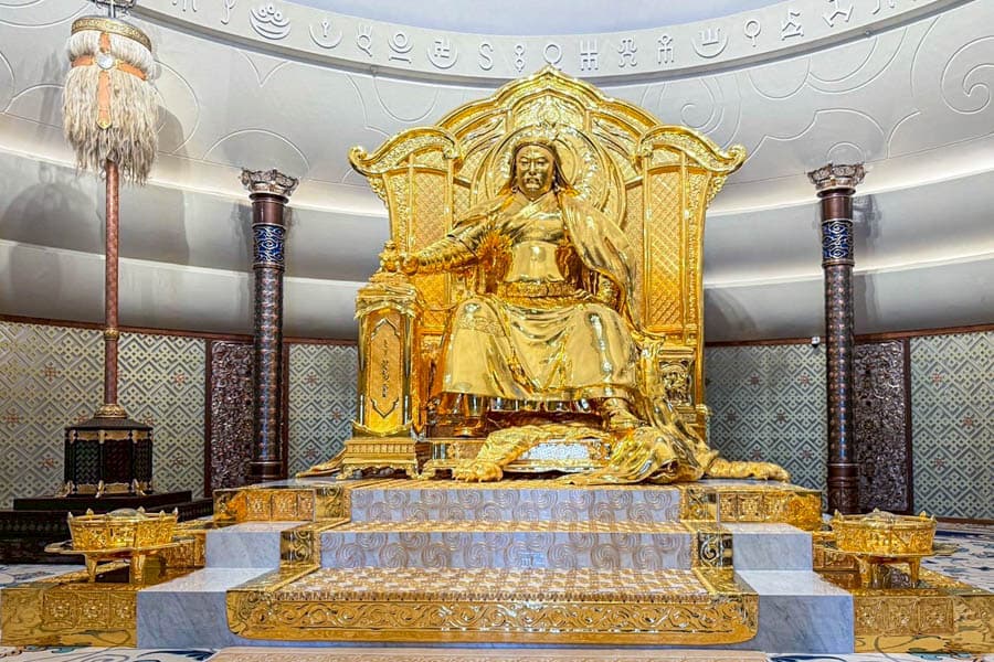 國家博物館成吉思汗鍍金雕像