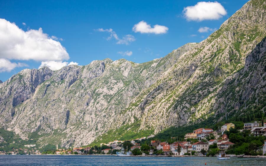 崎嶇、陡峭、資源有限的黑山共和國