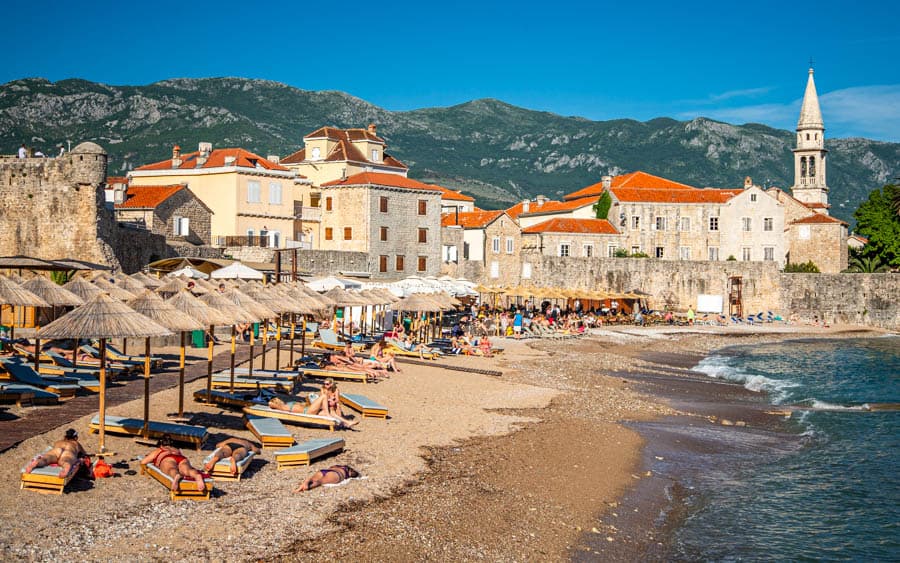 布德瓦古城外的斯洛文斯卡海灘(Slovenska Beach)