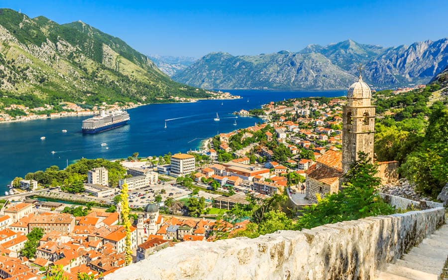 從科托山坡上俯瞰科托灣