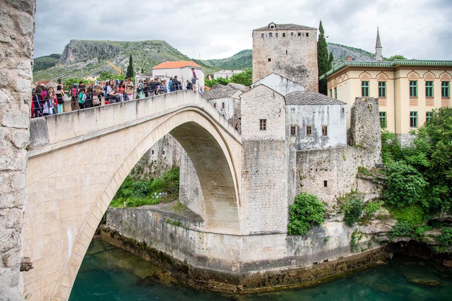 橫跨內雷特瓦河的慕斯塔爾老橋