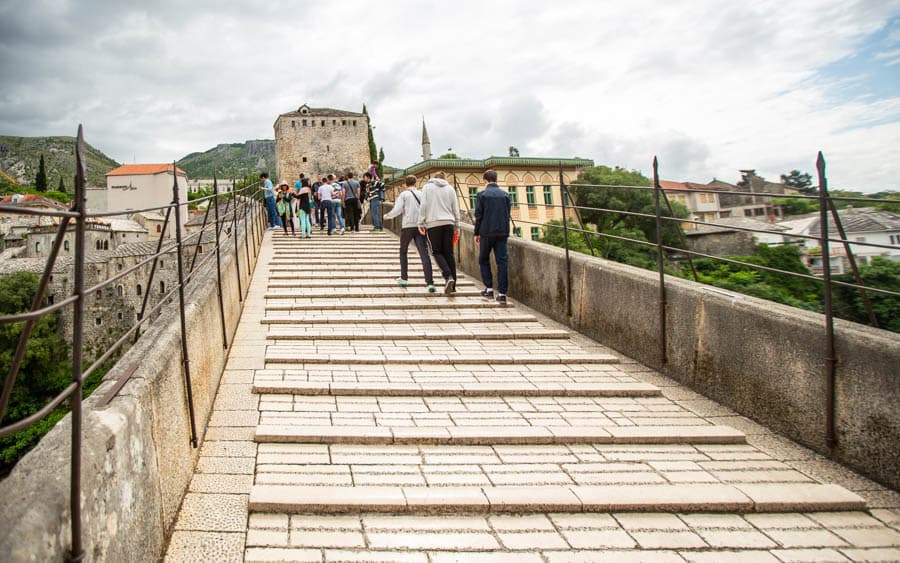 2004年重新開幕的慕斯塔爾老橋感覺並不新穎