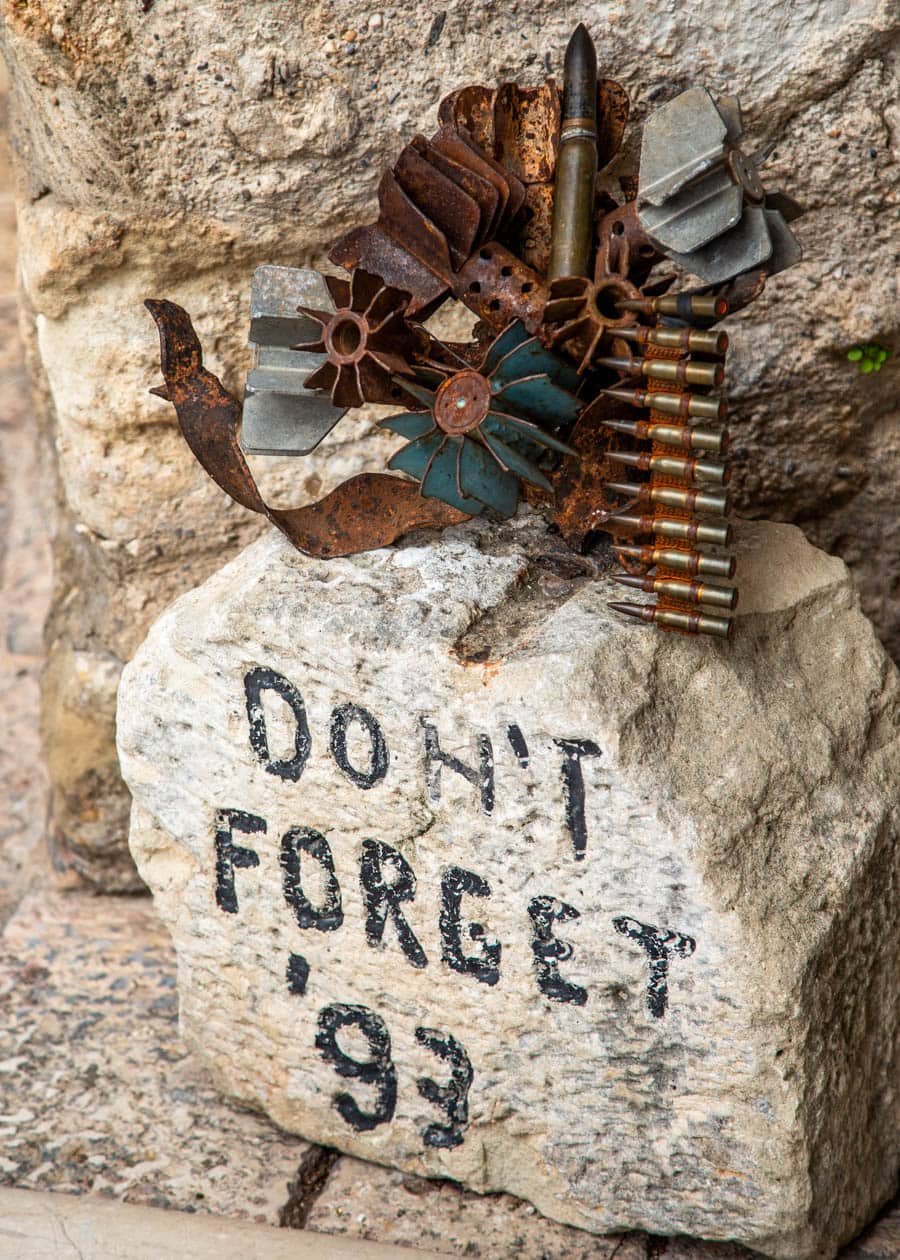 1993年慕斯塔爾老橋被擊毀的紀念石