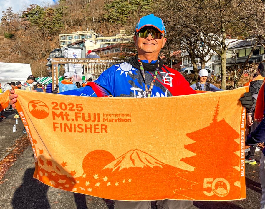 發放獎牌及大毛巾完賽照