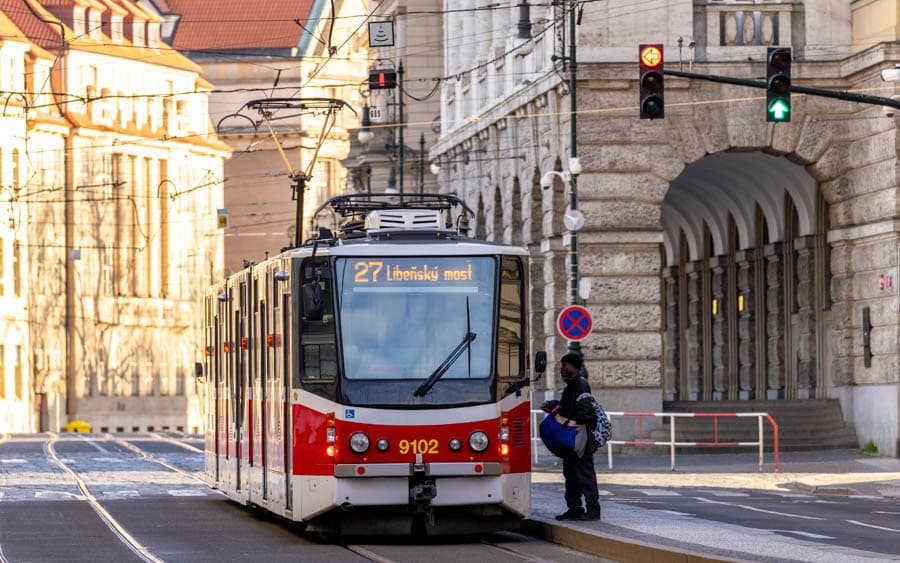 在布拉格散步就能看盡千年建築史