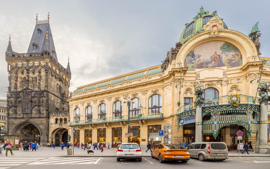 布拉格市民會館是捷克人心中的精神高地，亦是布拉格最具代表性的建築之一