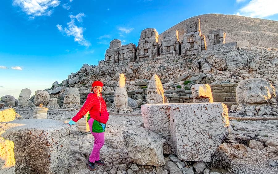 土耳其人頭山(內姆魯特山)東平台日落時石像