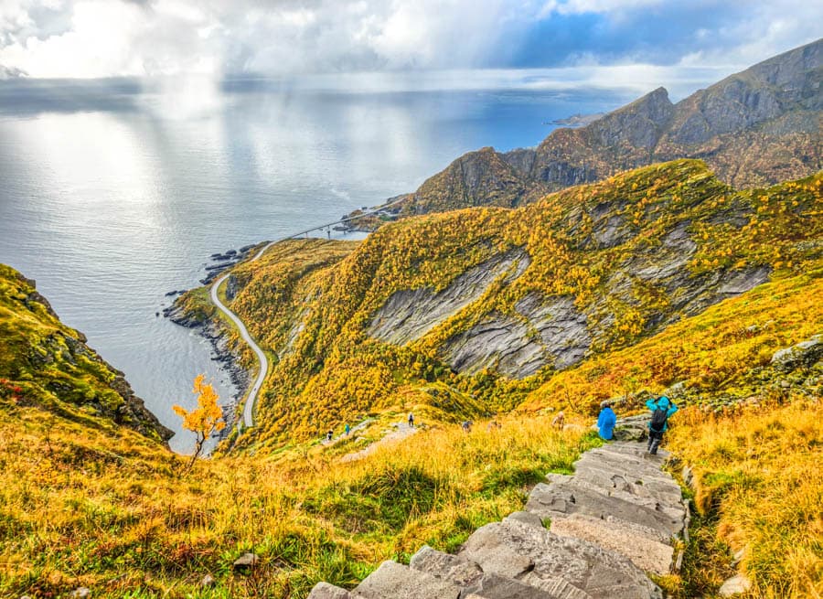 考驗膽識的Reinebringen登山步道