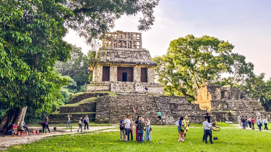 帕倫克太陽神廟：精美頂冠盡顯馬雅美學