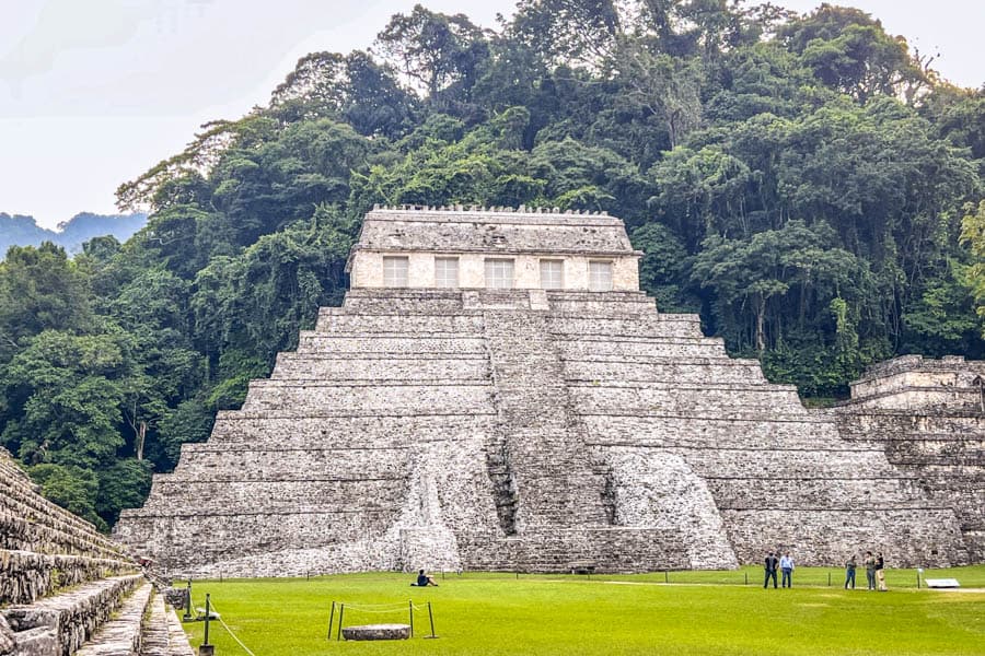帕倫克綠色叢林前的碑銘神廟，守護帕卡爾大帝陵墓