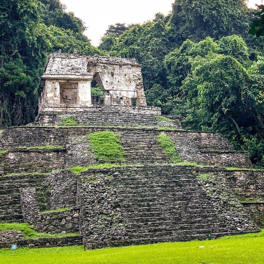 骷顱神廟因柱底神祕頭骨浮雕浮雕而得名