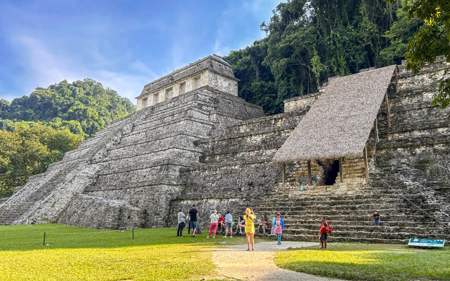 帕倫克碑銘神殿與紅皇后神廟並肩相依，見證一紅一綠千年傳奇。