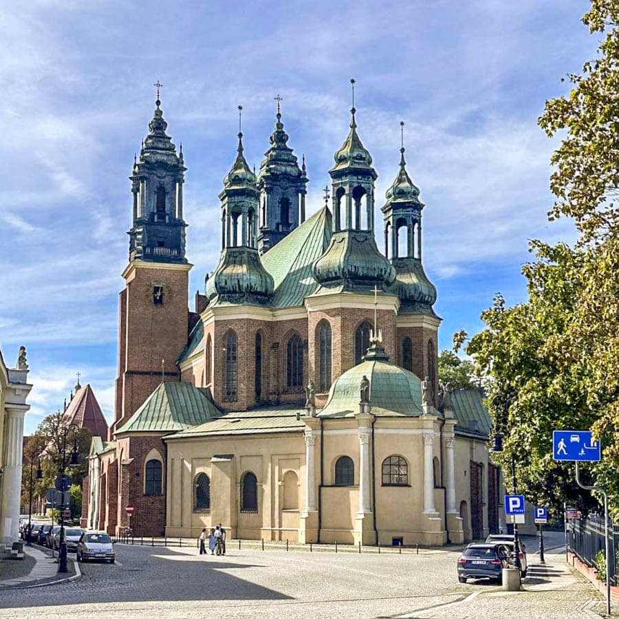 波蘭自助旅行:波茲南聖伯多祿聖保祿聖殿總主教座堂背面