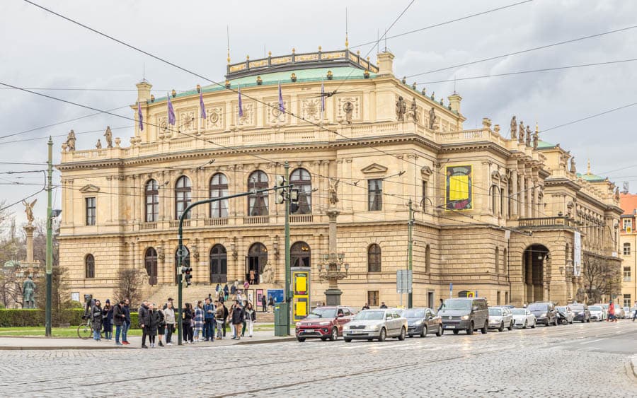 中歐第一所大學-查理大學