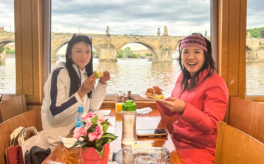 伏爾塔瓦河郵船午餐