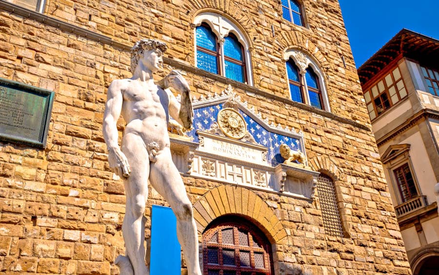 舊宮正門前大衛複製品